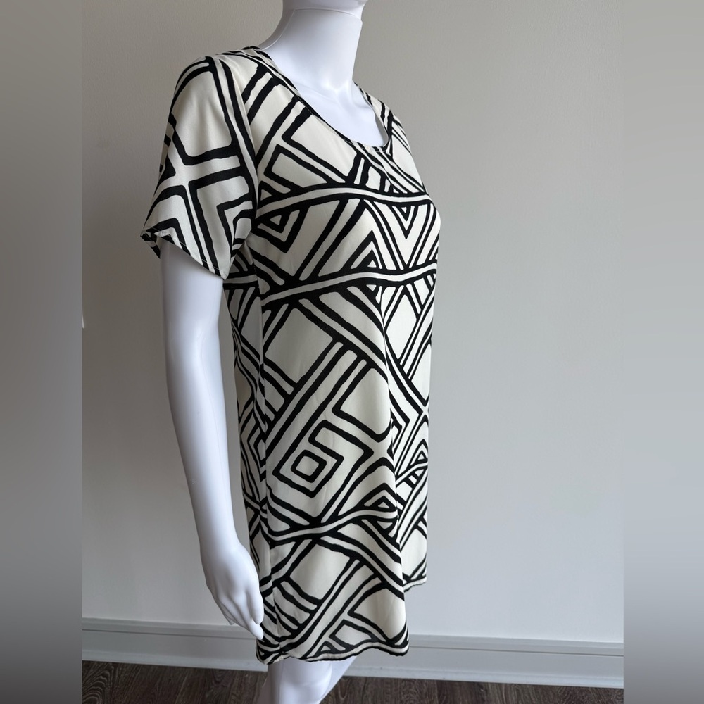 Black and White Geometric Pattern Dress - Picture 3 of 7